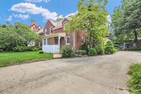 Tiny photo for 610 W Ohio Street, Urbana, IL 61801 (MLS # 12489167)