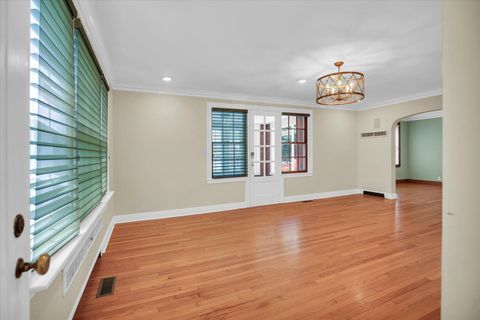 Tiny photo for 610 W Ohio Street, Urbana, IL 61801 (MLS # 12489167)