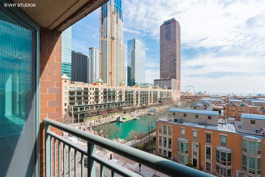 440 N MCCLURG Court 715