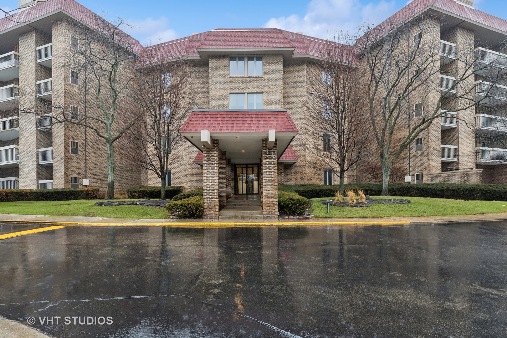 1250 Rudolph Road 3G

                                                                             Northbrook                                

                                    , IL - $589,000