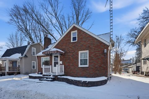 Tiny photo for 2839 E Locust St Street, Davenport, IA 52803 (MLS # 100000190)