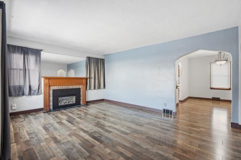 Tiny photo for 2839 E Locust St Street, Davenport, IA 52803 (MLS # 100000190)