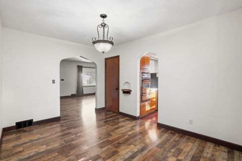 Tiny photo for 2839 E Locust St Street, Davenport, IA 52803 (MLS # 100000190)