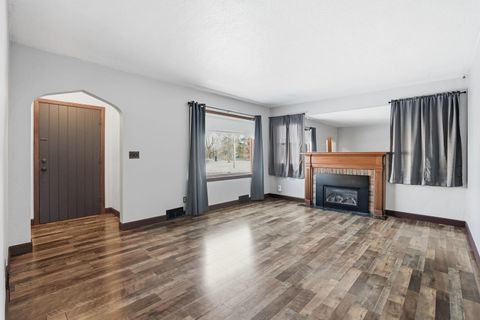 Tiny photo for 2839 E Locust St Street, Davenport, IA 52803 (MLS # 100000190)