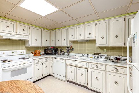 Tiny photo for Oak Lawn, IL 60453 (MLS # 12601476)