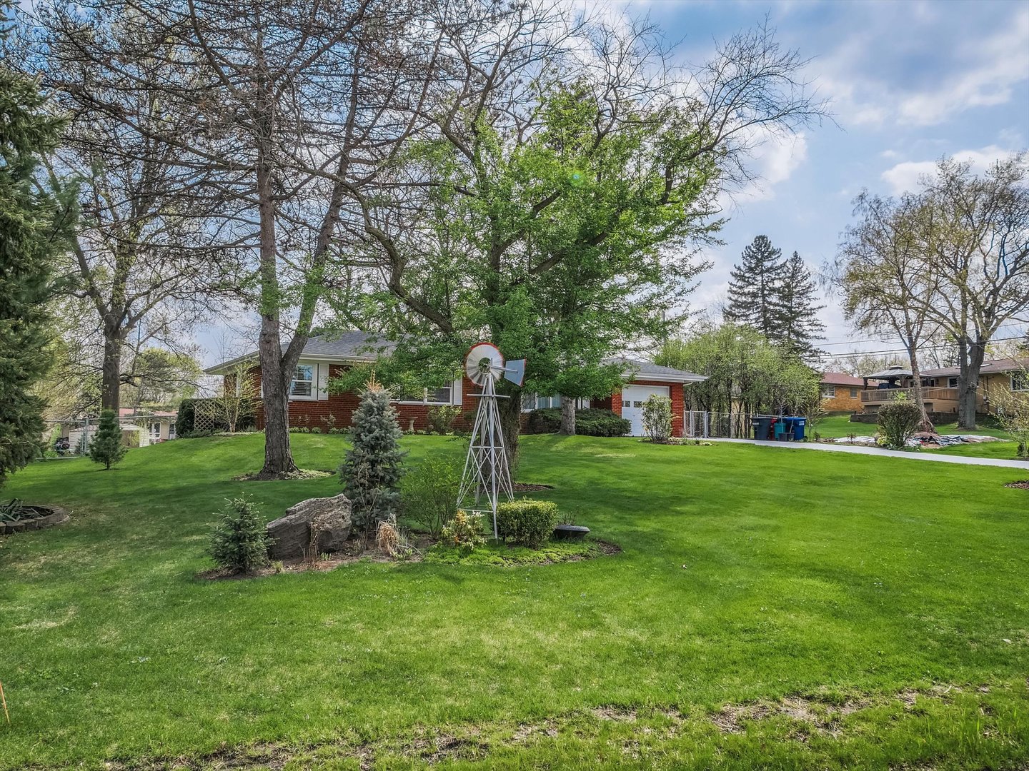 22W145 Sunset Terrace