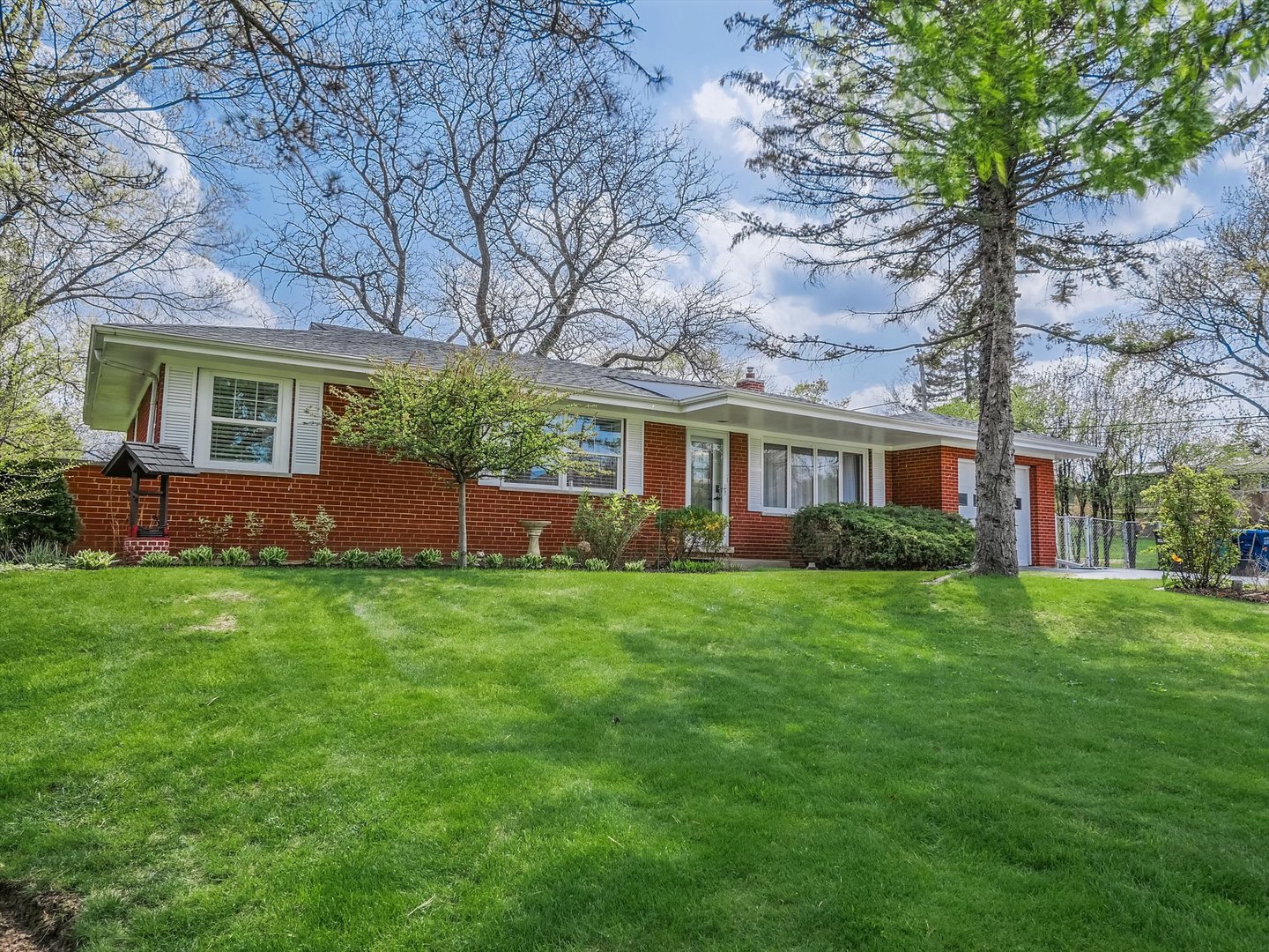 22W145 Sunset Terrace