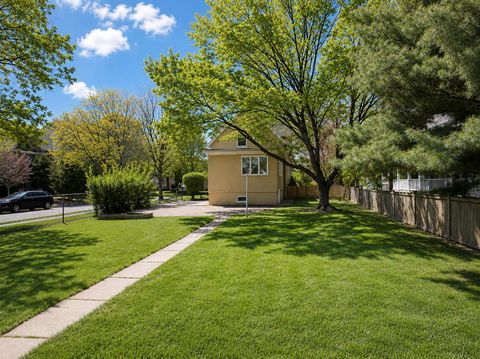 Tiny photo for 2000 Washington Avenue, Wilmette, IL 60091 (MLS # 12644907)