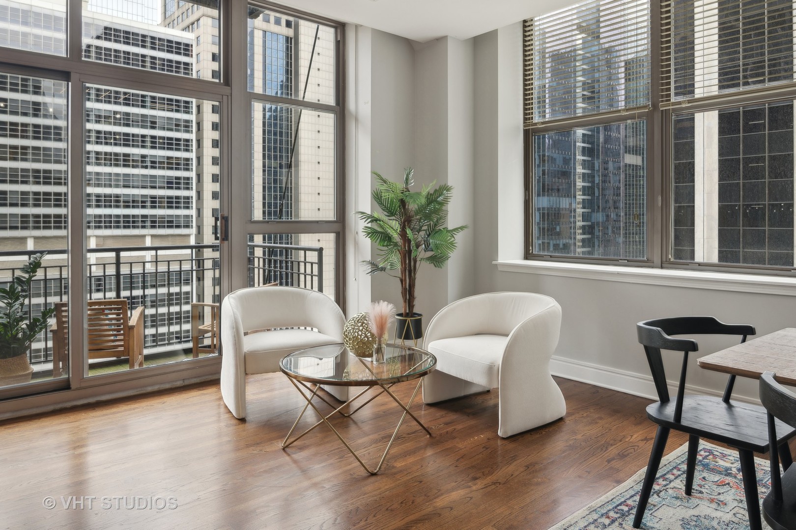 212 W Washington Street 1605