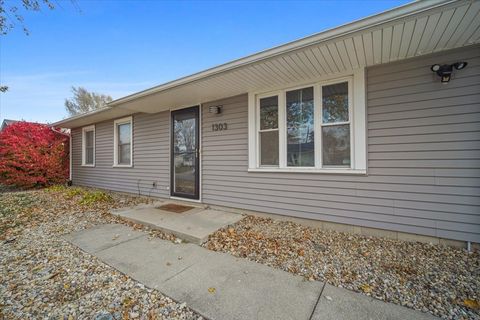 Tiny photo for 1303 Dalton Drive, Normal, IL 61761 (MLS # 12520464)