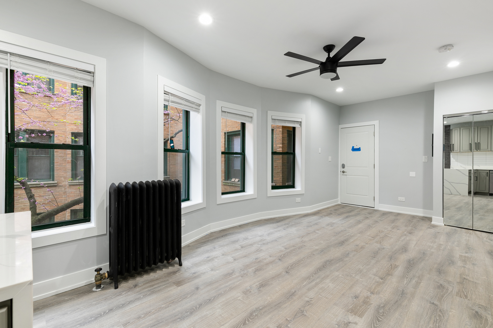 7738 N Eastlake Terrace 3E