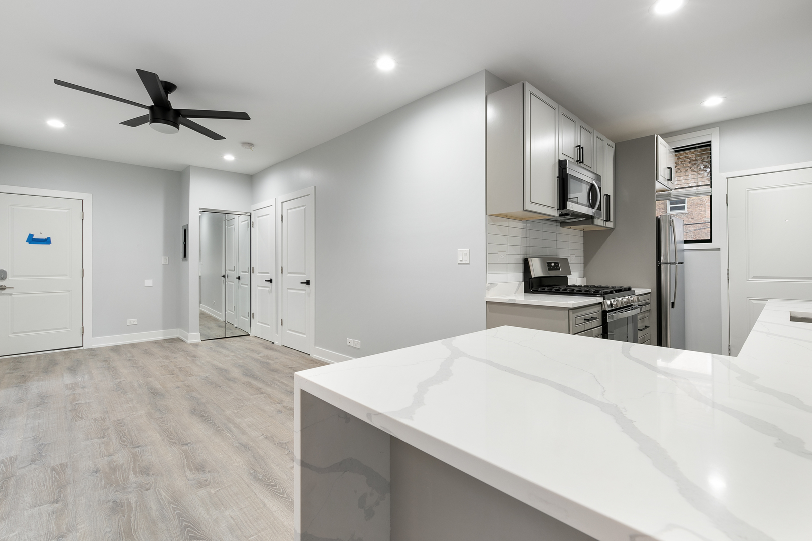 7738 N Eastlake Terrace 3E