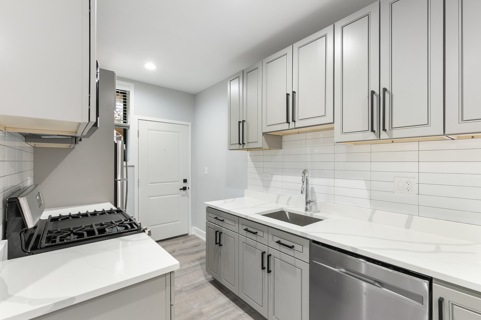 7738 N Eastlake Terrace 3E