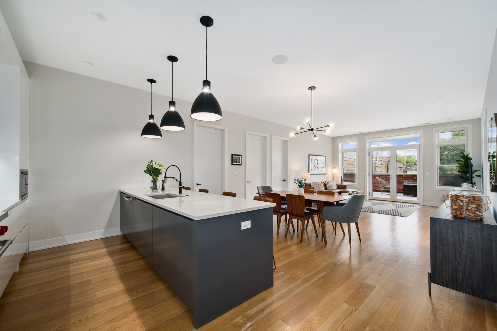 1938 W Augusta Boulevard 204