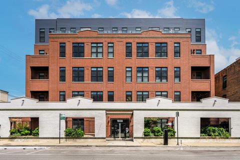 Photo of 1938 W Augusta Boulevard #204, Chicago, IL 60622 (MLS # 12597558)