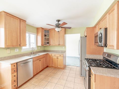 Tiny photo for 808 Trinity Court, Carol Stream, IL 60188 (MLS # 12529428)