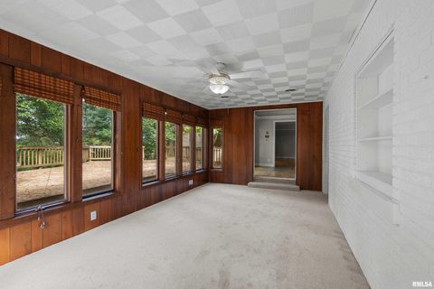 Tiny photo for 660 18TH Avenue, East Moline, IL 61244 (MLS # 12584327)