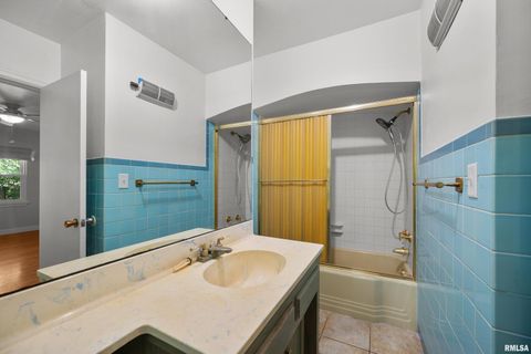 Tiny photo for 660 18TH Avenue, East Moline, IL 61244 (MLS # 12584327)