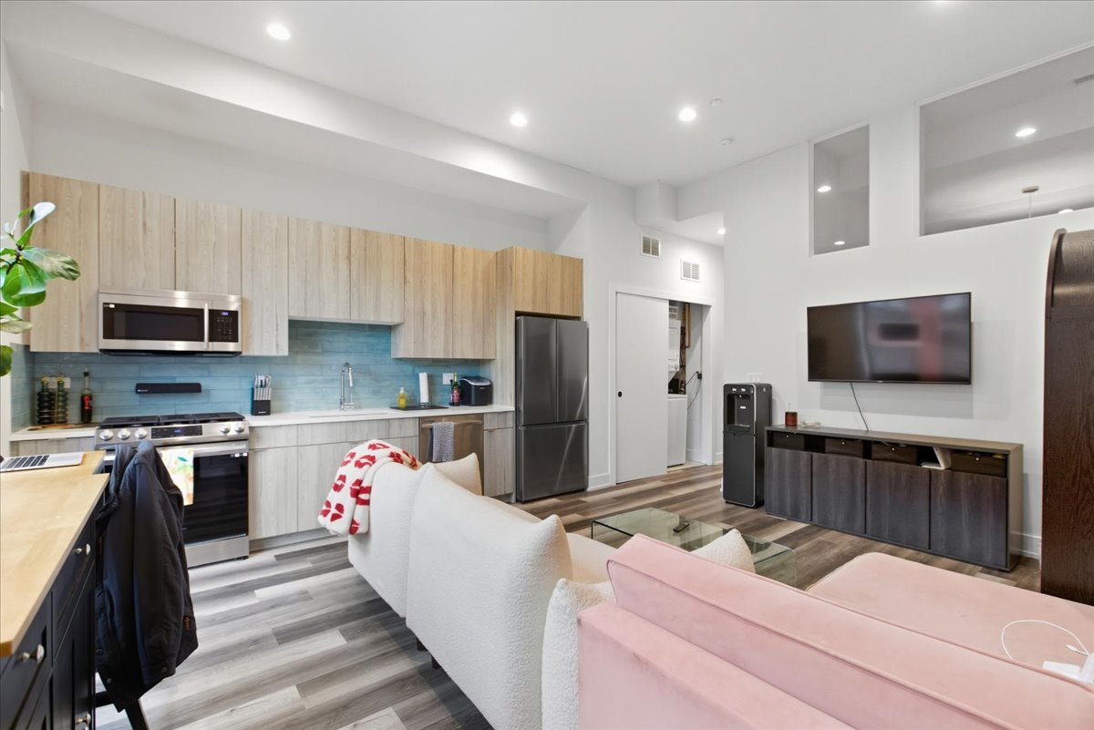 2317 N Clark Street 310