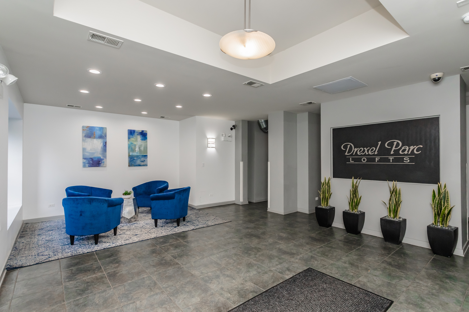 4537 S Drexel Boulevard 706