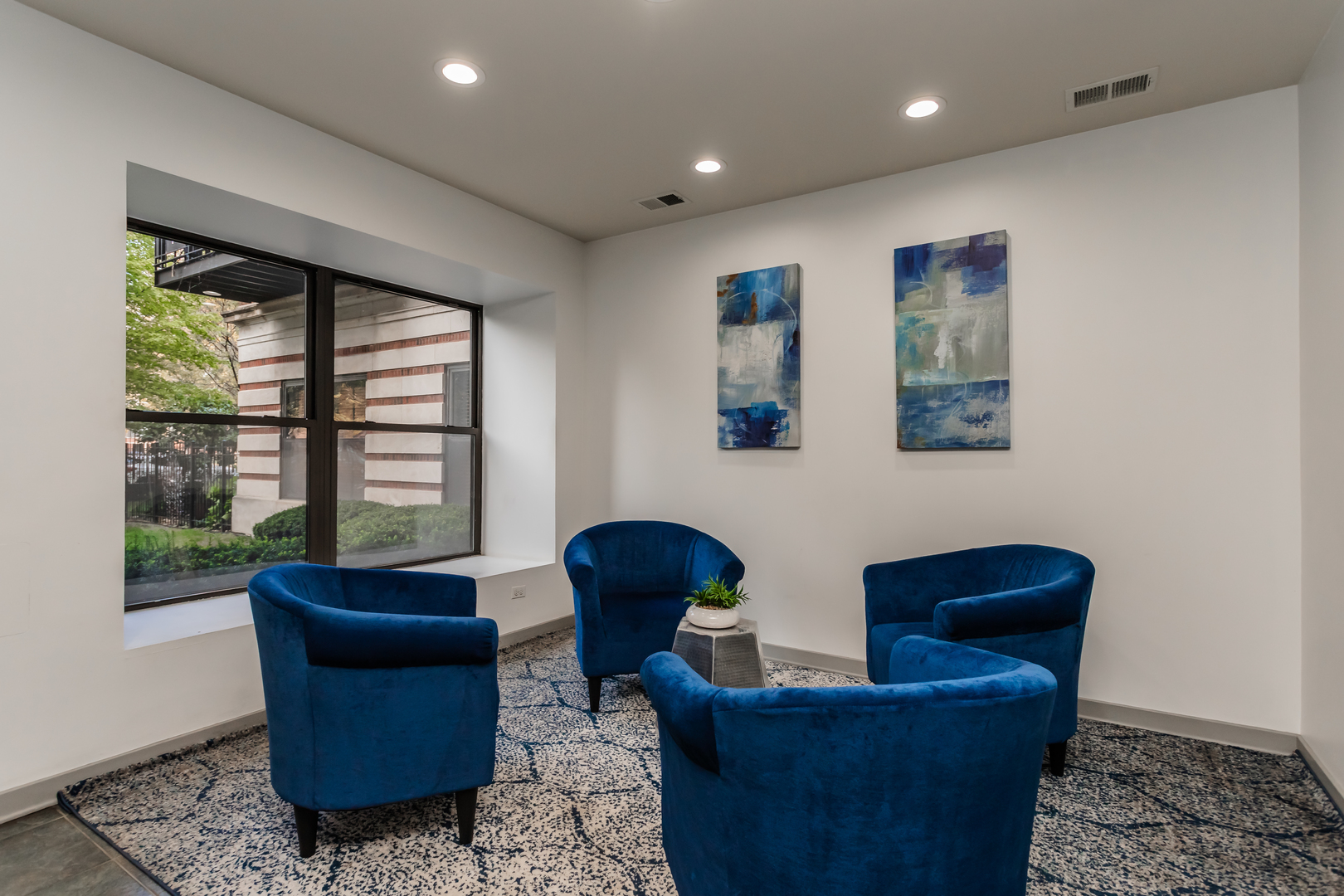 4537 S Drexel Boulevard 706