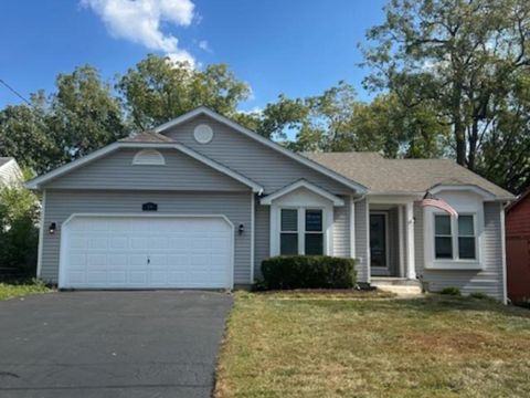 Photo of 20 Echo Hill, Lake In The Hills, IL 60156 (MLS # 12484139)