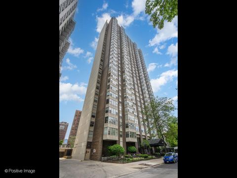 Photo of 525 W Hawthorne Place #2207, Chicago, IL 60657 (MLS # 12658139)