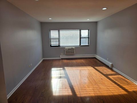 Tiny photo for 6400 N Ridge Boulevard #404, Chicago, IL 60626 (MLS # 12540960)