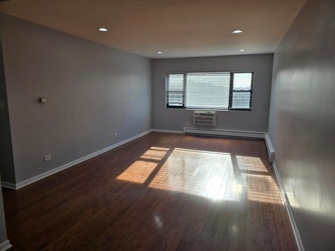 Tiny photo for 6400 N Ridge Boulevard #404, Chicago, IL 60626 (MLS # 12540960)