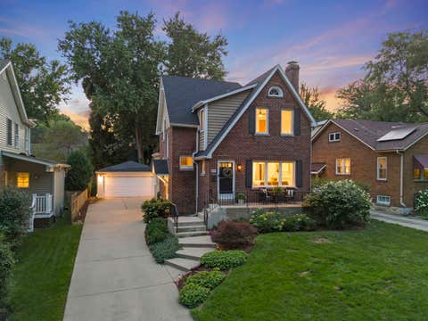 Tiny photo for 810 N Summit Street, Wheaton, IL 60187 (MLS # 12716852)