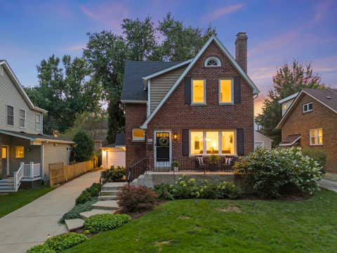 Tiny photo for 810 N Summit Street, Wheaton, IL 60187 (MLS # 12716852)
