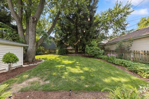 Tiny photo for 810 N Summit Street, Wheaton, IL 60187 (MLS # 12716852)