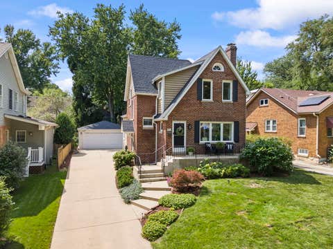 Tiny photo for 810 N Summit Street, Wheaton, IL 60187 (MLS # 12716852)