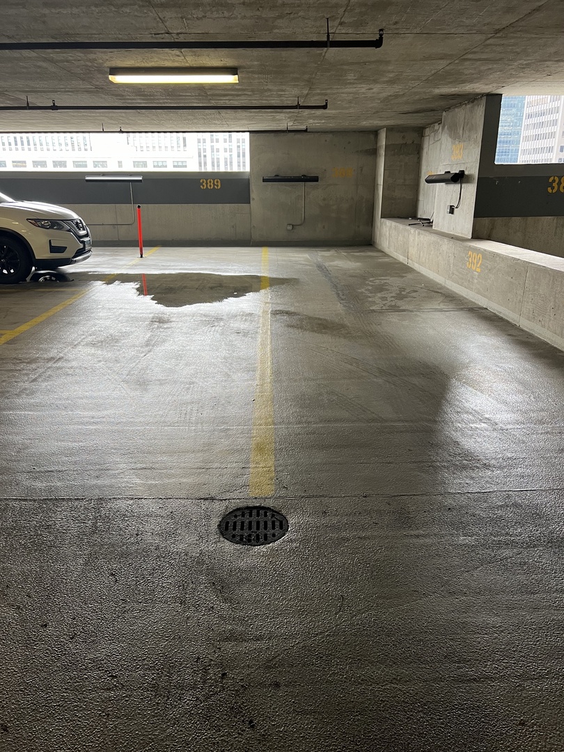 235 W Van Buren Street P389T