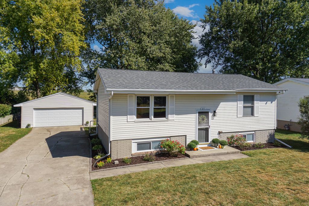 Photo for 307 1/2 Church Street, Carlock, IL 61725 (MLS # 12470033)