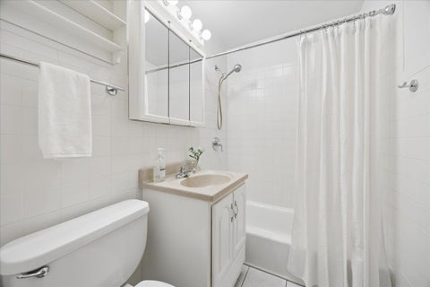 Tiny photo for 5 Garden Drive #5, La Grange Park, IL 60526 (MLS # 12654538)