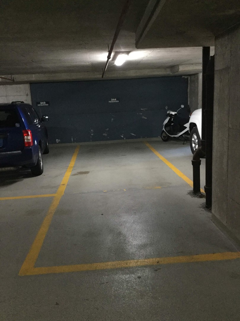 1212 N La Salle Drive P344