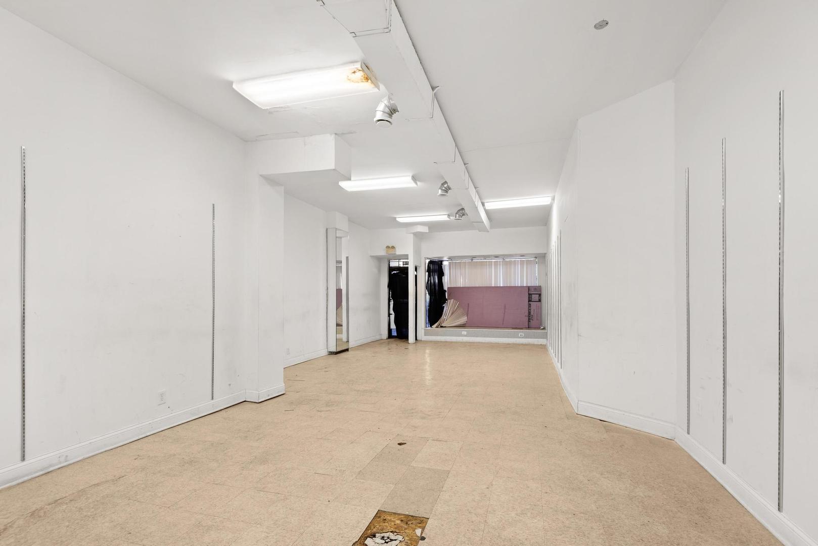 5941 W Chicago Avenue