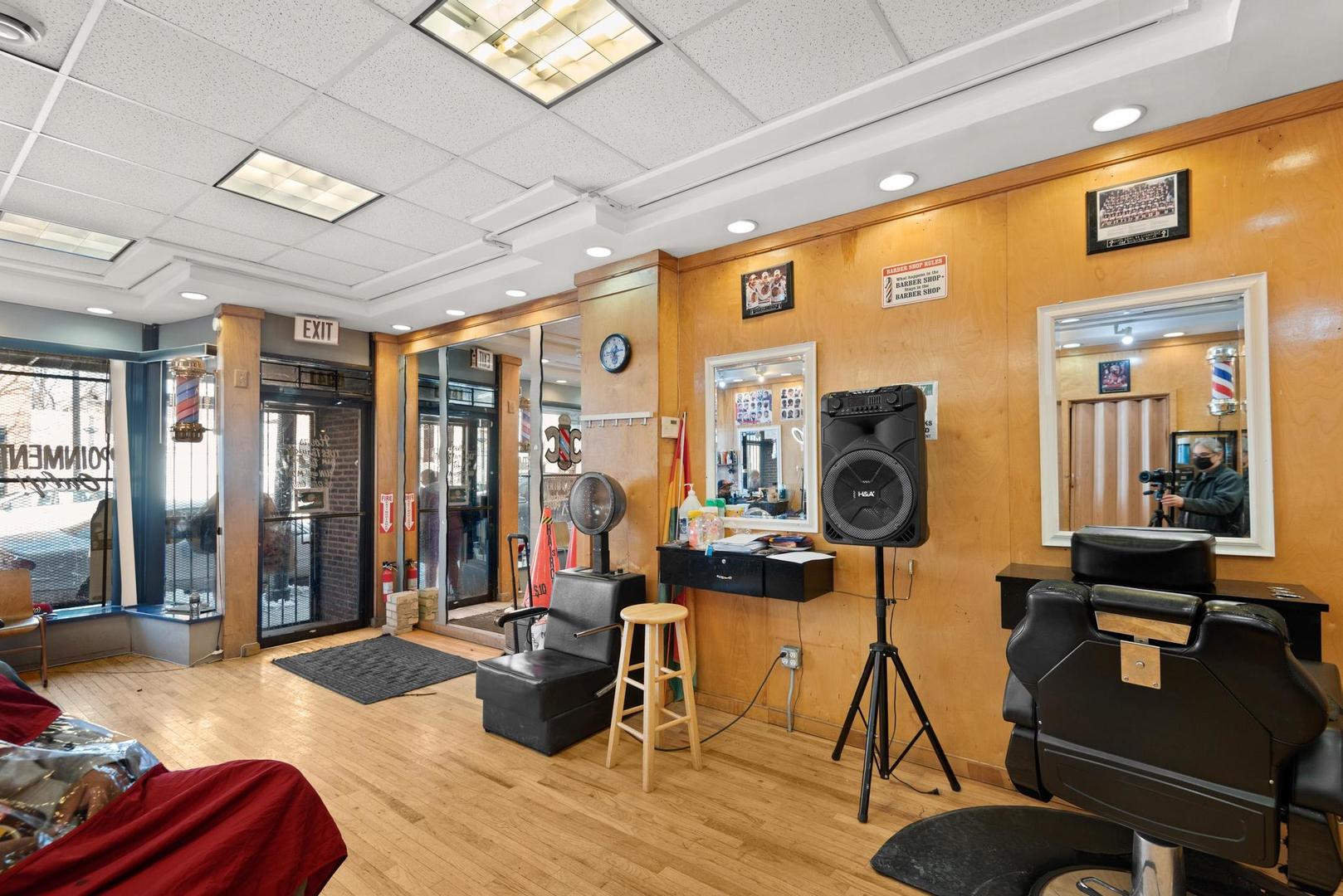 5941 W Chicago Avenue