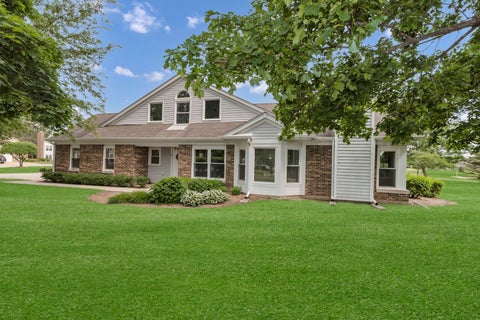 Photo of 501 Banyan Tree Lane, Buffalo Grove, IL 60089 (MLS # 12664960)