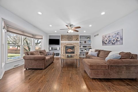 Tiny photo for 38 Breckenridge Drive, Aurora, IL 60504 (MLS # 12577607)