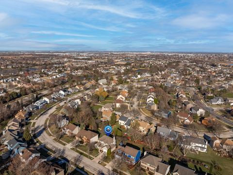 Tiny photo for 38 Breckenridge Drive, Aurora, IL 60504 (MLS # 12577607)