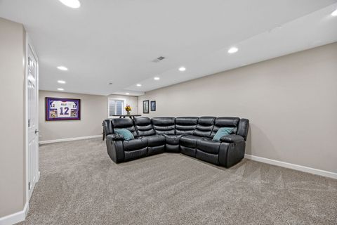 Tiny photo for 38 Breckenridge Drive, Aurora, IL 60504 (MLS # 12577607)