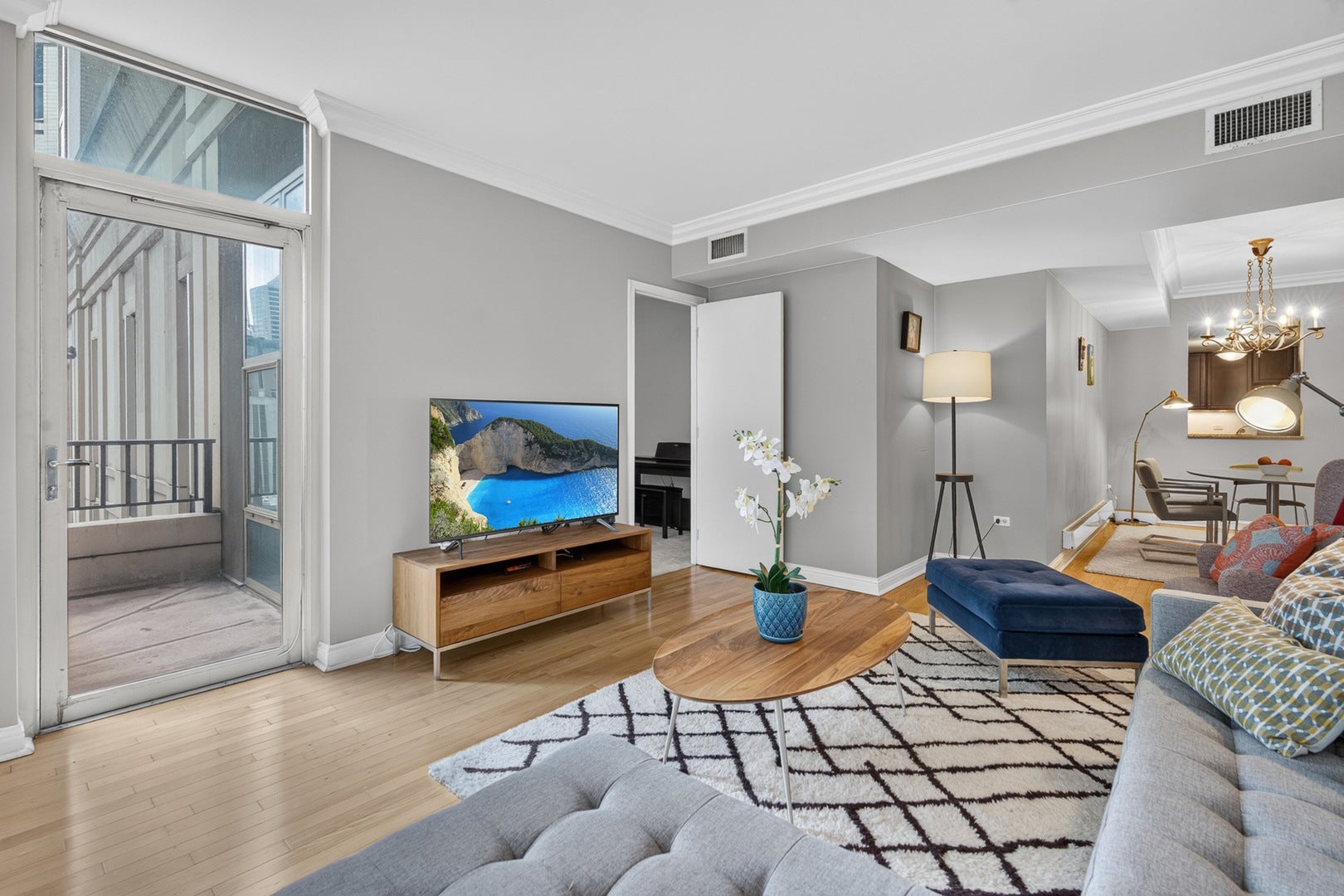 25 E Superior Street 1006