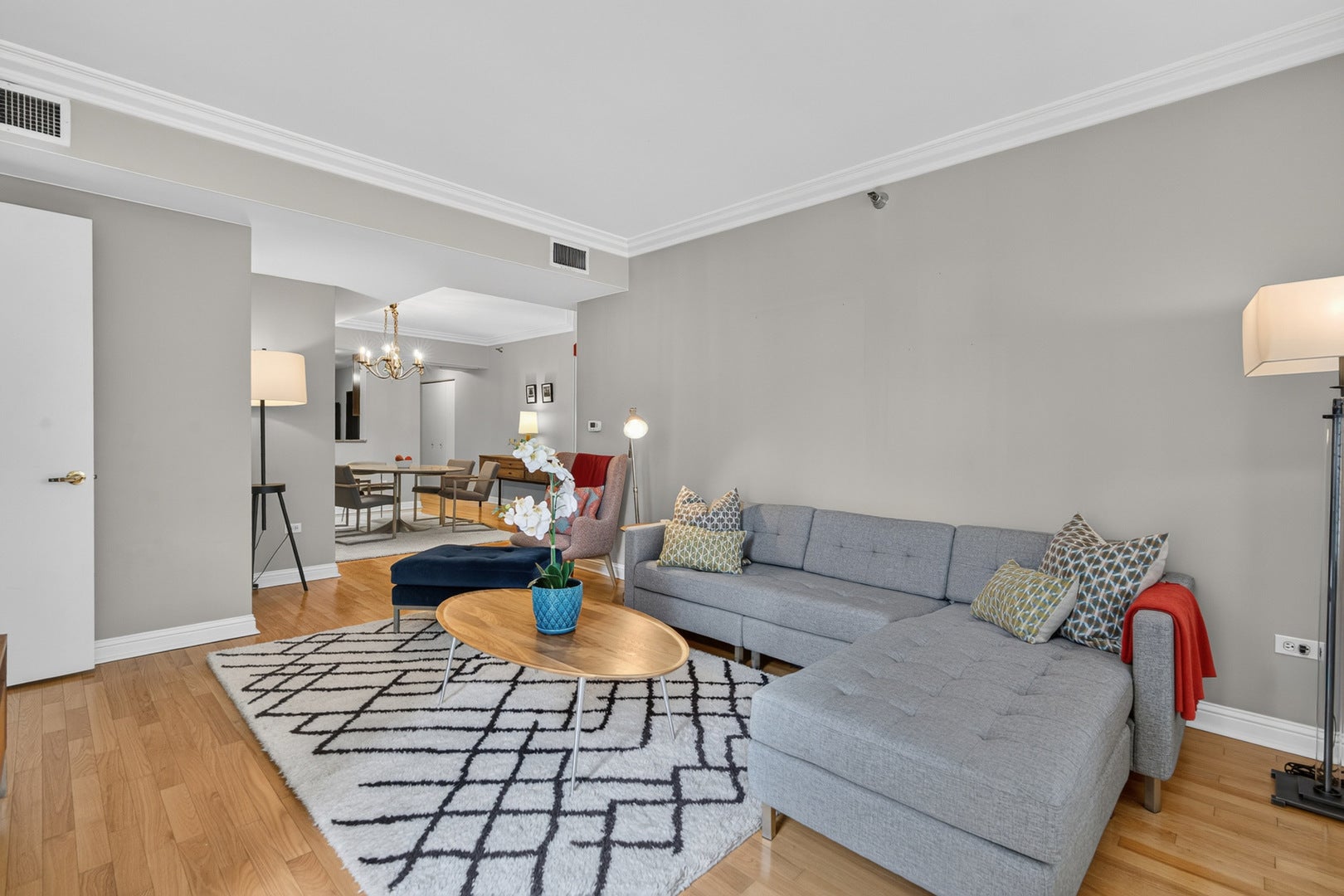 25 E Superior Street 1006