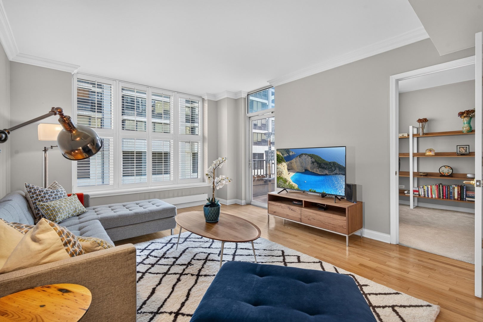 25 E Superior Street 1006