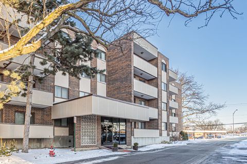 Tiny photo for 9240 Gross Point Road #410, Skokie, IL 60077 (MLS # 12595747)