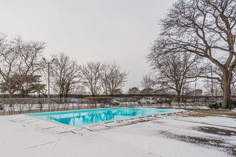 Tiny photo for 9240 Gross Point Road #410, Skokie, IL 60077 (MLS # 12595747)