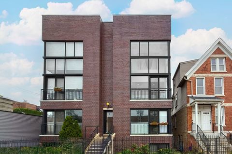 1644 W Blackhawk Street 2E Chicago IL 60622