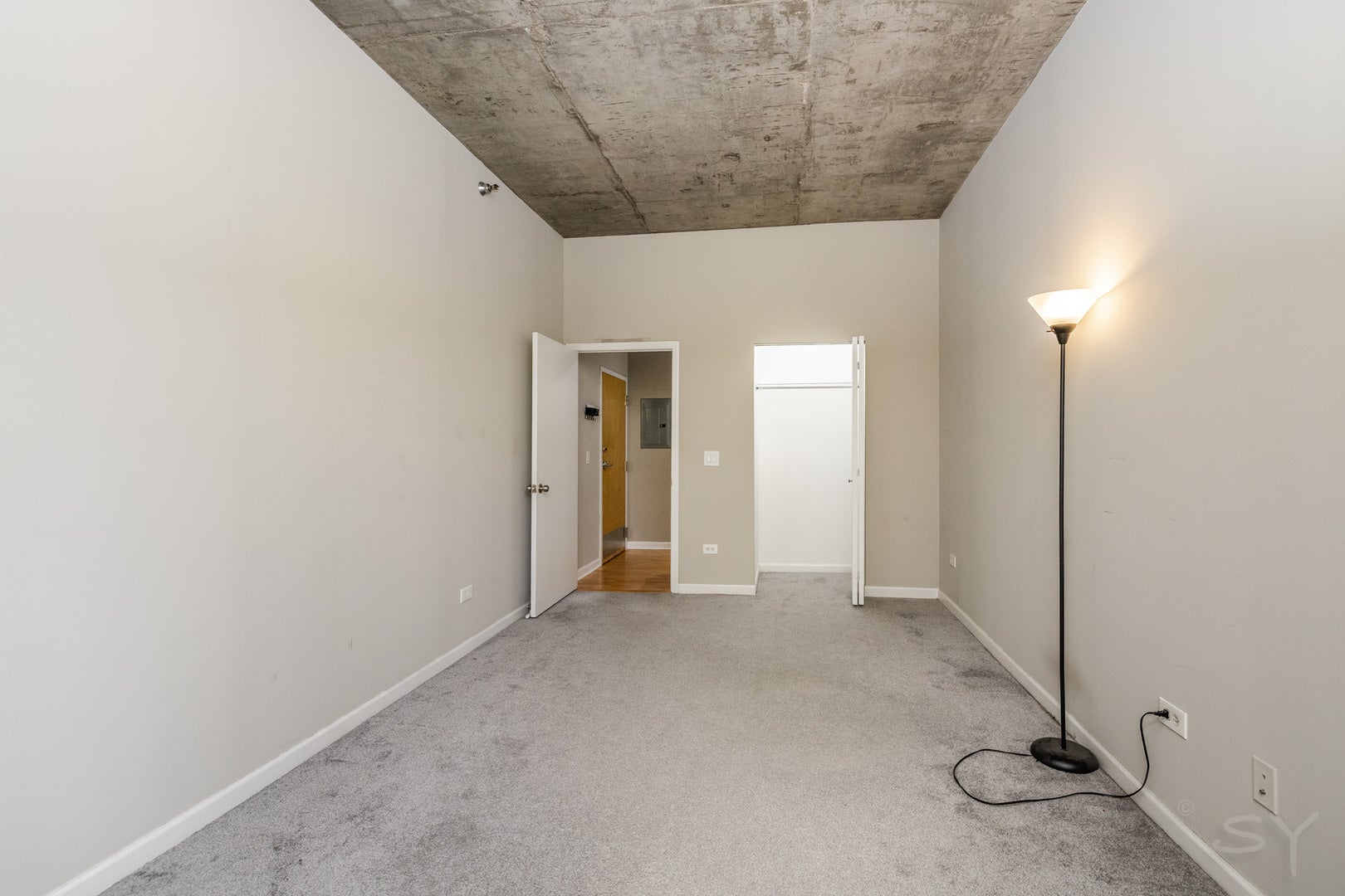 1122 W Catalpa Avenue 616